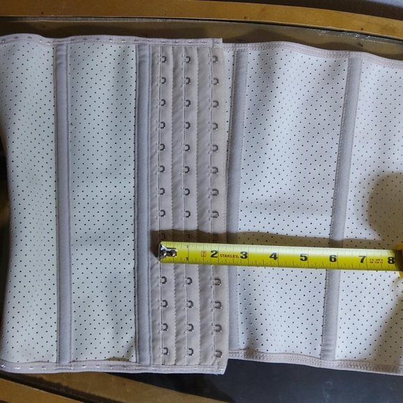 VIANNA Ultra clinching corset size Medium/Large. Fully adjustable. - Picture 4 of 6